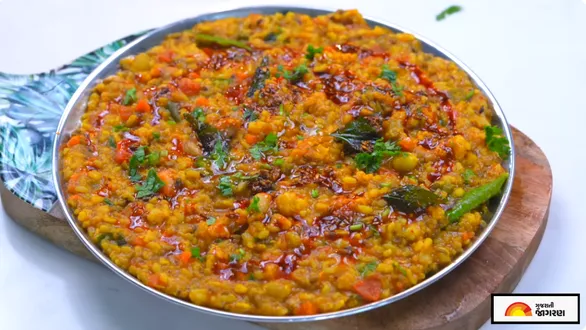 make-delicious-kathiyawadi-style-tasty-vaghareli-khichdi-at-home