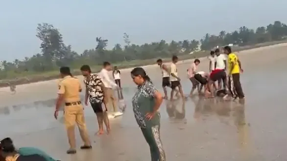 8-students-drown-diveagar-beach-accident-8-students-drown-raigad-maharastra