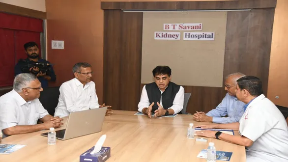 statelevel-health-minister-praful-pansheriya-visiting-bt-savani-kidney-hospital-in-rajkot