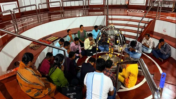 prayers-in-surat-for-the-speedy-recovery-of-pilot-smit-machhar