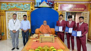 બેલગાંવમાં વેડ રોડ ગુરુકુળના વિદ્યાર્થીઓનો ડંકો: રોલર સ્કેટિંગમાં 17.93 સેકન્ડમાં 100 મીટર બેકવર્ડ સ્કેટિંગ કરી બનાવ્યો ગિનીસ વર્લ્ડ રેકોર્ડ