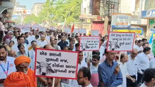 સુરતમાં વિશાળ અહિંસા માર્ચ યોજાઈ, ગેરકાયદે કતલખાના અને ગૌ-હત્યા બંધ કરાવવા માંગ