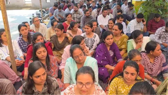 surat-revenue-employees-strike-over-promotion-fixed-pay-transfer-pending-demands