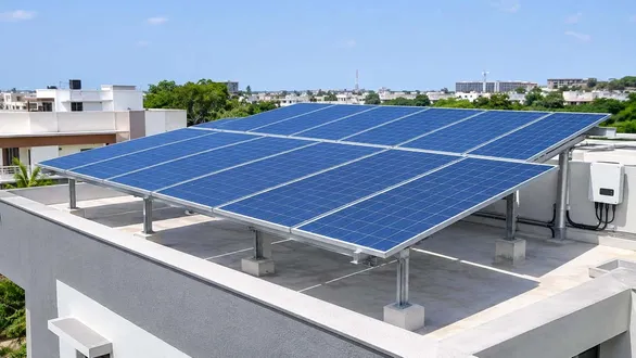 gujarat-solar-news-15000-government-buildings-to-get-rooftop-solar-65-mw-more-power