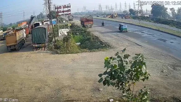 surat-road-accident-new-kamrej-nh-48-hit-and-run-1-dead-2-critical-as-jcb-collides-with-bike