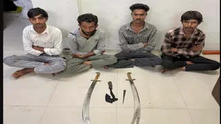 Rajkot News:જૂની અદાવતમાં હત્યા કરવા નીકળેલા ચાર શખ્સો હથિયાર સાથે ઝડપાયા