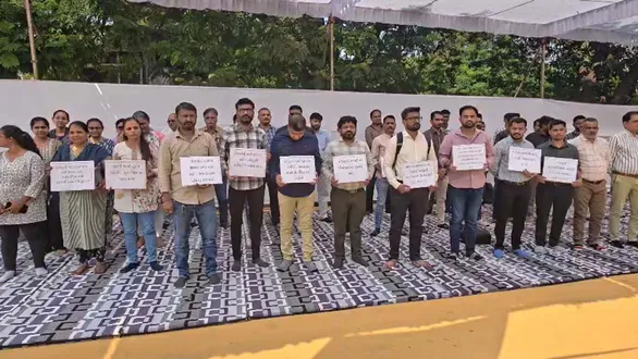 vadodara-news-over-350-revenue-employees-begin-indefinite-strike