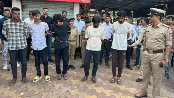 rajkot-jungleshwar-murder-case-police-recreate-crime-scene-parade-accused-in-public