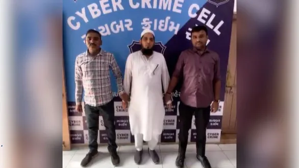 surat-dating-app-fraud-ecommerce-profit-scam-5-88-lakh-mumbai-accused-arrested