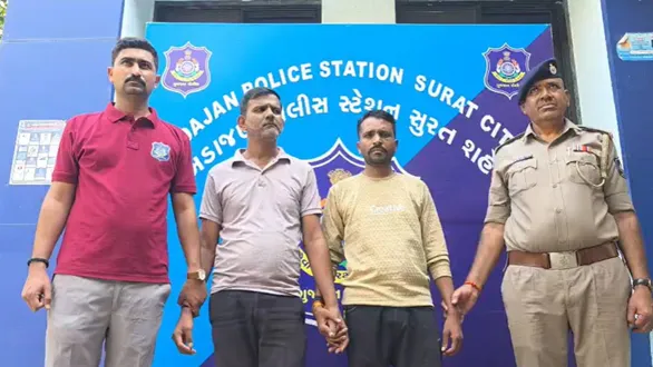 surat-fraud-two-arrested-for-cheating-traders-by-selling-sawdust-as-mosquito-repellent