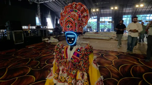 navsari-garba-2026-chinese-robot-prithvi-dances-in-traditional-kediyu-dhoti-with-geeta-rabari