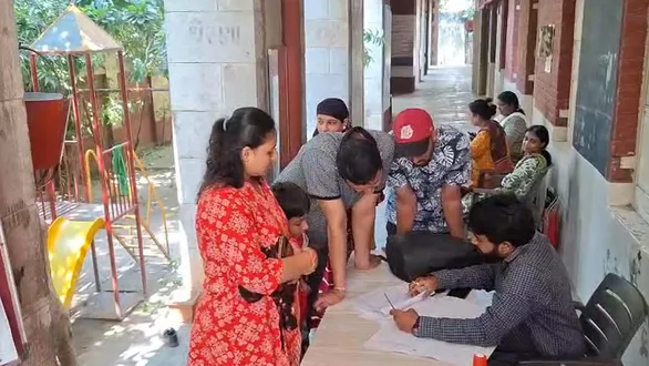 vadodara-newsvoter-list-revision-drive-begins-long-queues-at-centres