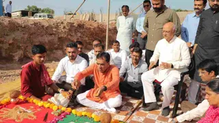 Surendranagar: ધ્રાંગધ્રામાં હળવદ હાઇવે પર 5,000 ચોરસ મીટર જમીનમાં રૂ.1.47 કરોડના ખર્ચે બનશે નવી કચેરીનું નિર્માણ
