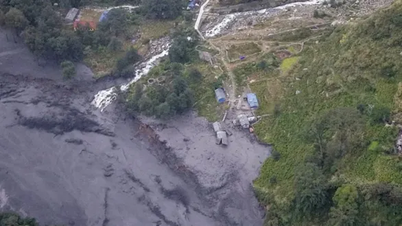 nepal-flood-budhi-gandaki-river-houses-bridges-destroyed-150-tourists-stranded-10-missing