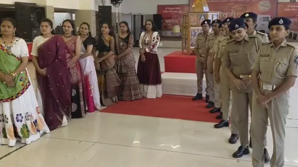 surat-navratri-womens-safety-43-she-teams-deployed-in-traditional-dress