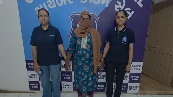 woman-arrested-from-kerala-for-fraud-involving-promises-of-high-returns-on-share-trading-investments
