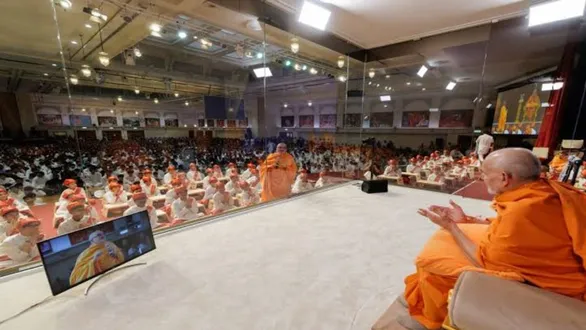 auspicious-inauguration-of-a-sanskrit-school-at-the-london-temple-by-mahant-swami-maharaj