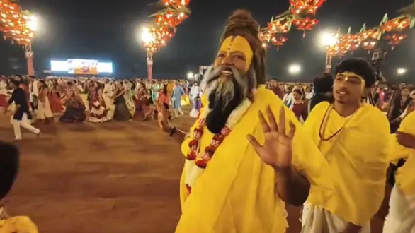 vadodara-vnf-garba-premanandji-maharaj-unique-costumes-navratri-2026