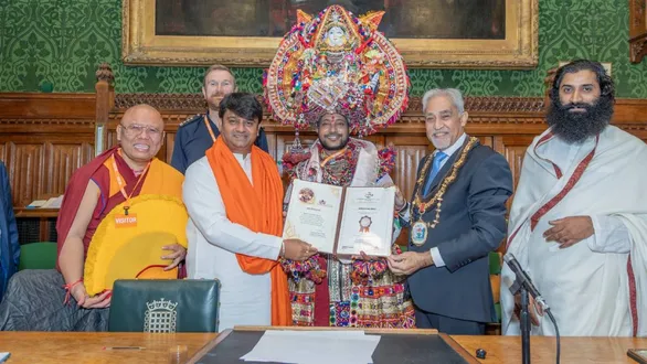 ahmedabad-pagdiman-anuj-mudaliar-honored-at-british-parliament-with-world-book-of-records
