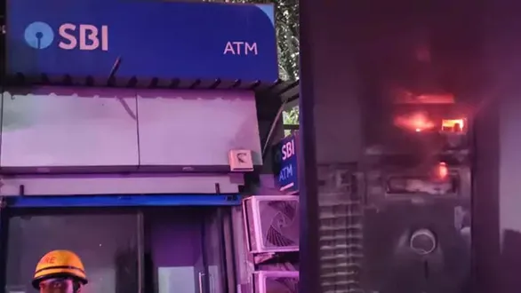 surat-news-thieves-flee-after-fire-breaks-out-during-sbi-atm-theft-attempt-in-kamrej