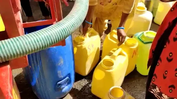 rajkot-water-cut-during-navratri-pipeline-leak-near-randarda-disrupst-water-supply-in-ward-5
