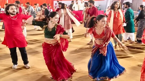 ms-university-fine-arts-faculty-garba-vadodaras-70year-tradition-without-dj-and-mics