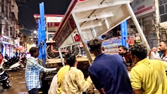 ahead-of-diwali-the-municipal-corporations-encroachment-removal-department-goes-into-action-mode-operations-underway-to-clear-encroachments