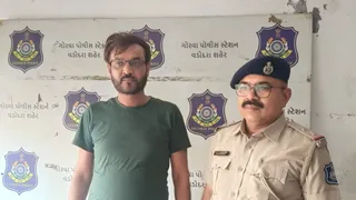 વડોદરામાં વર્ક પરમિટ વિઝાના નામે રુ. 50 લાખની ઠગાઈ: બે મહિનાથી નાસતો-ફરતો રીઢો ગુનેગાર આખરે દબોચાયો!