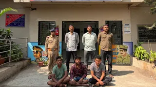 સુરતના ઈચ્છાપોરમાં હથોડીના આડેધડ ઘા ઝીંકી વૃદ્ધની હત્યા, લાશને રૂમમાં પુરી ફરાર આરોપીઓ શહેર છોડે તે પહેલા જ પોલીસે દબોચ્યા