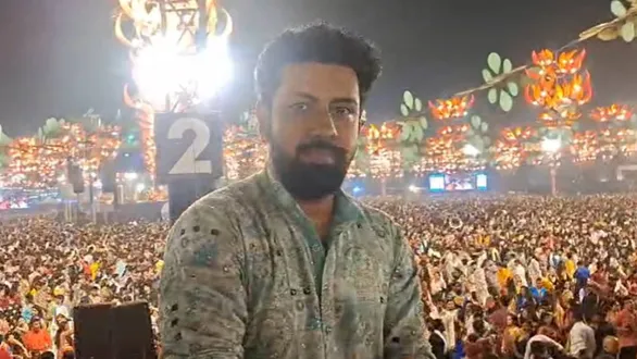 vadodara-navratri-festival-2026-actor-mitra-gadhvi-attends-night-4-as-garba-enthusiasm-soars