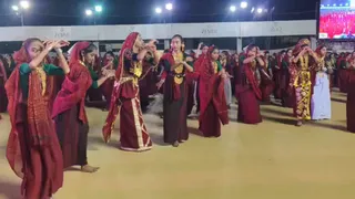 VIDEO: 25 તોલા સોનું, પરંપરાગત વેશભૂષા અને ‘બુંગીયો ઢોલ’: પોરબંદરમાં મહેર સમાજના 12 હજાર ખેલૈયાઓની ભવ્ય રમઝટ