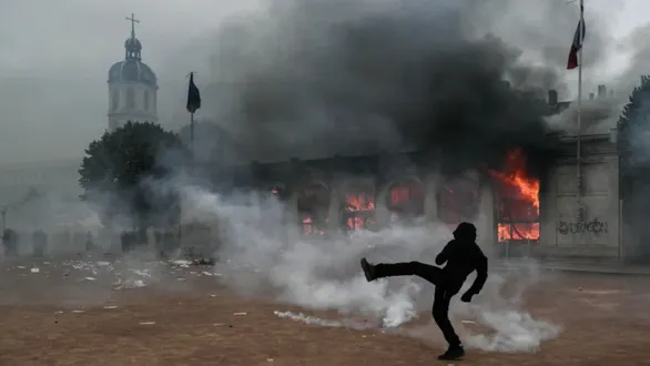 violent-unrest-erupts-again-in-paris-france-hundreds-set-fire-to-buildings-and-vehicles