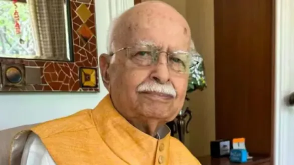 lal-krishna-advani-chest-infection-admitted-in-delhi-apollo-hospital-health-stable