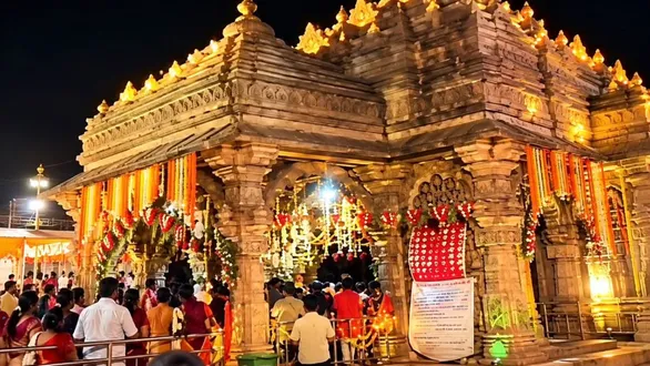 pavagadh-mahakali-temple-navratri-8-lakh-devotees-satmo-noro-divyang-bhakt