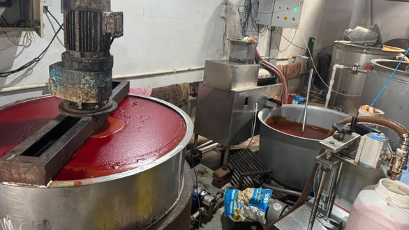 amc-food-safety-raid-fake-tomato-sauce-unit-sealed-in-gota-ahmedabad