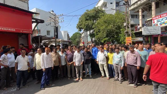 rajkot-news-rajkot-sanganwa-chowk-cgst-raid-traders-protest-and-shut-shops-ahead-of-diwali