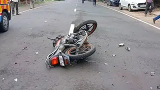 Vadodara: નેશનલ હાઈવે પર દારૂડિયા આઈસર ડ્રાઈવરે બાઈકને અડફેટે લીધુ, કપડાની ખરીદી કરવા નીકળેલા ભાઈ-બહેનનું મોત