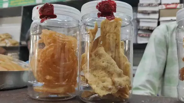 surat-health-dept-actions-before-dussehra-15-fafda-jalebi-oil-samples-collected