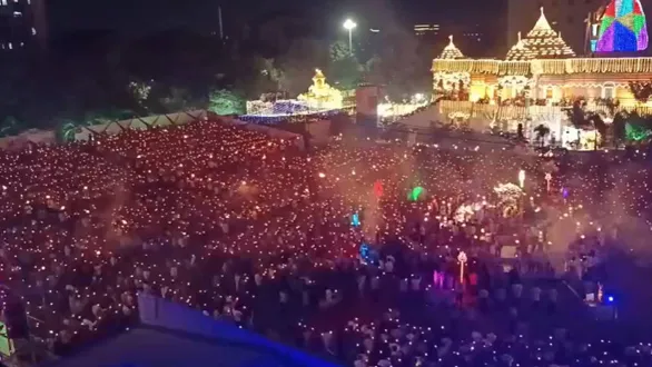 surat-umiyadham-maha-aarti-20000-lamps-light-up-varachha-temple-on-mahashtami-watch-video