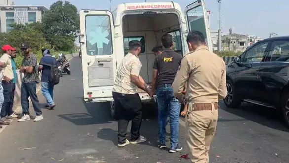vadodara-atal-bridge-accident-young-woman-killed-after-dumper-hits-moped-driver-arrested