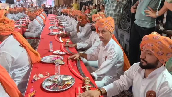 surat-news-raghuvanshi-samaj-organizes-grand-mass-shastra-pujan-on-vijaya-dashami