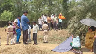 Rajkot: બિલિયાળા પાસે લોહીથી લથપથ યુવકની લાશ મળી, પત્ની સાથે વીડિયો કૉલ પર વાતચીત બાદ ફોન બંધ થઈ ગયો હતો