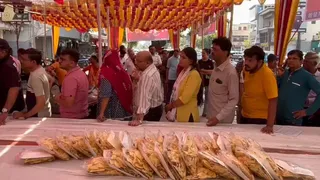વડોદરામાં વિજયાદશમીની ઉજવણીઃ ફાફડા-જલેબી ખરીદવા નિઝામપુરા સહિતના વિસ્તારોમાં લોકોની લાંબી કતારો