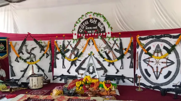 vadodara-police-shastra-pujan-dussehra-2026-cp-narasimha-komar