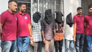 Surat News: અડાજણમાં વૃદ્ધ વેપારી સાથે લૂંટ ચલાવનાર 4 આરોપી ઝડપાયા, 3 સુરતથી એક યુપીથી પકડાયો
