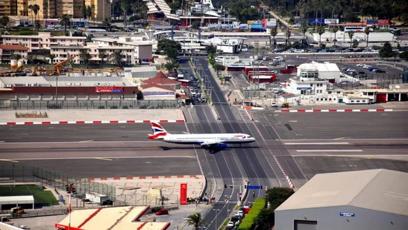gibraltar-international-airport-runway-road-traffic-stop-kingsway-tunnel-history