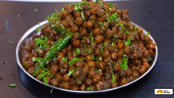 authentic-gujarati-suku-desi-chana-nu-shaak-healthy-dry-black-chickpeas-sabzi-recipe