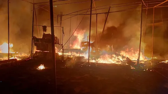 veraval-port-fire-10-boats-2-rickshaws-damaged-at-jetty