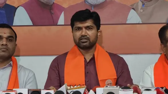 bjp-surat-padyatra-25000-participants-to-join-loktantra-bachavo-arajakta-hatavo-march-today