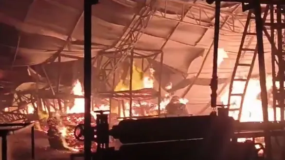 kutch-plywood-factory-fire-massive-blaze-erupts-late-night